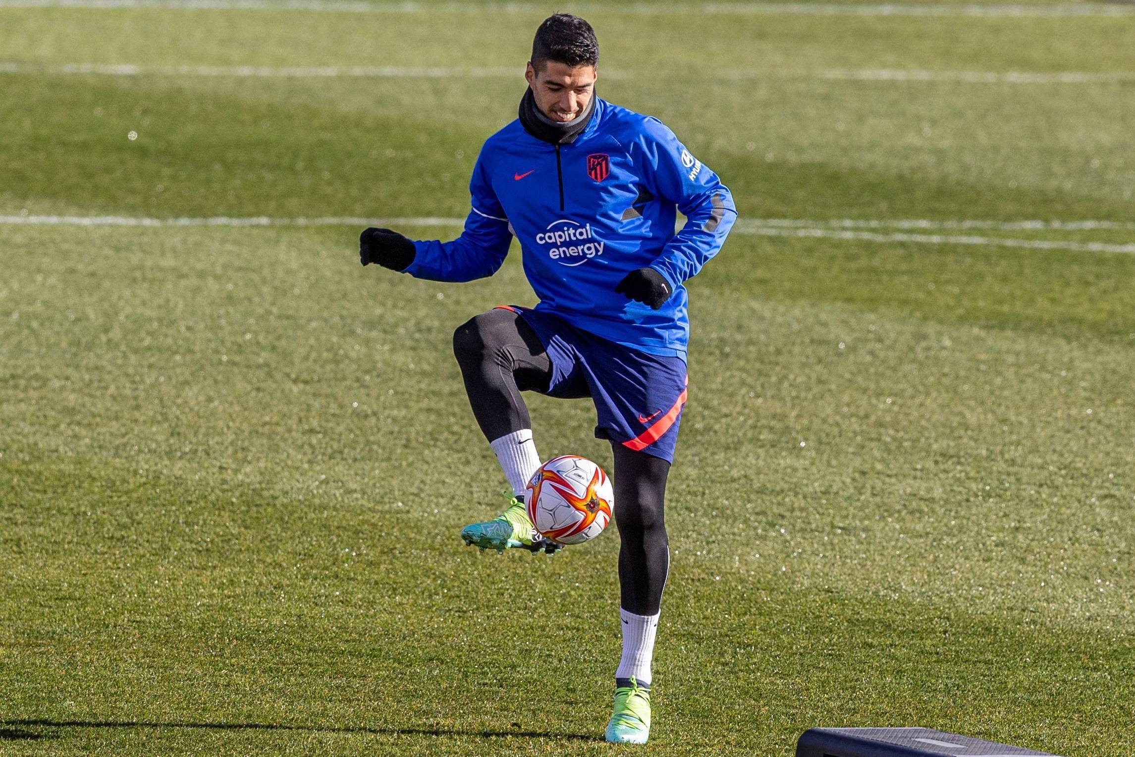 包含国际比赛日阿贾克斯备战国王杯，复出首秀细节曝光，压力陡增，训练强度明显提升的词条